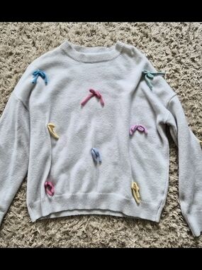 White Crewneck Sweater with Pastel Knot Accents